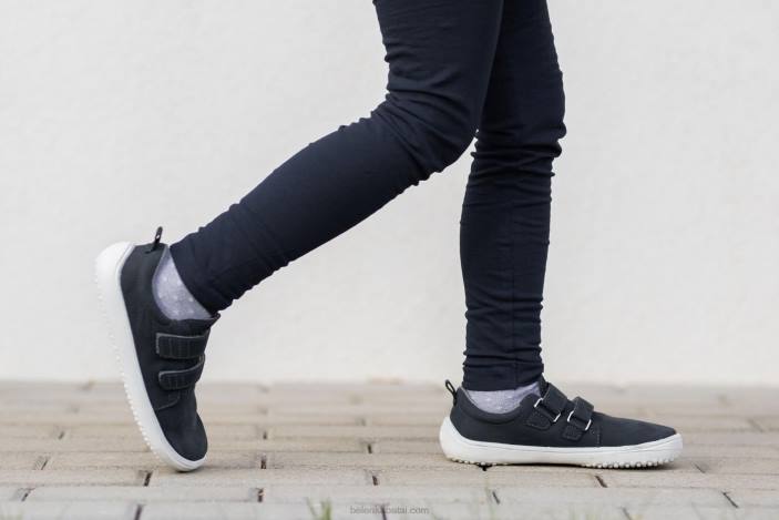 linksmi vaikai basomis kojomisBe Lenka HZVH204 anglis