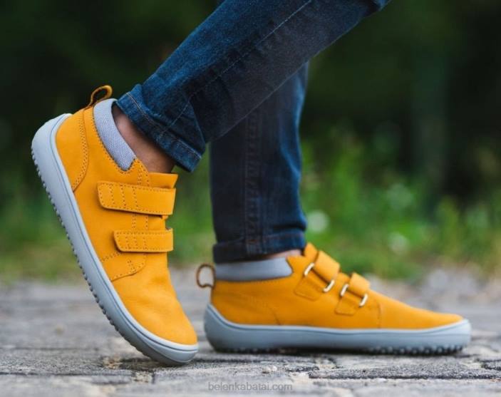 linksmi vaikai basomis kojomisBe Lenka HZVH207 mango