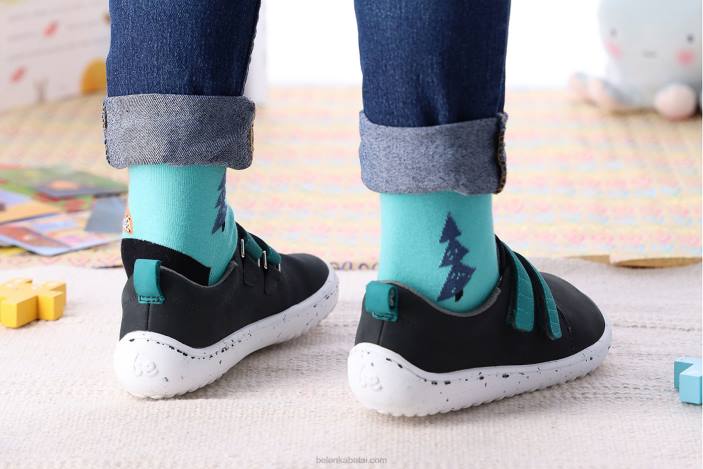 linksmi vaikai basomis kojomisBe Lenka HZVH210 juoda/žalia